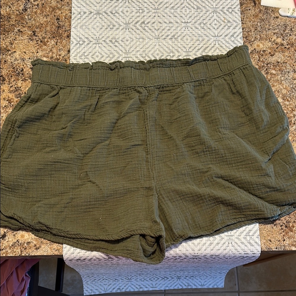 Universal Thread High Waist Green Shorts Relaxed Fit
